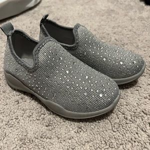 New, without tags. Toddler girls slip-on casual shoes.